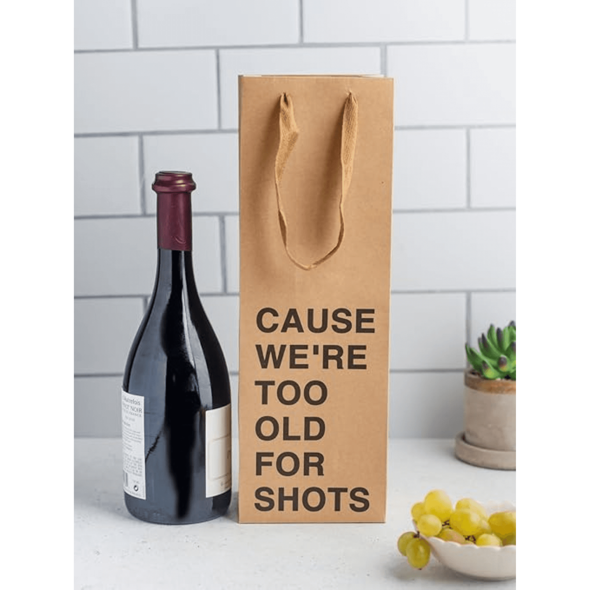 Wine gift bag set made of kraft paper, perfect for funny wine bags and gifting.